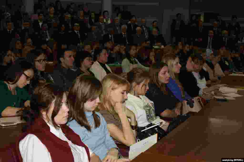 Казан университетинде өткөн Чыңгыз Айтматовдун көркөм дүйнөсүнө арналган конференцияга окумуштуулар, жазуучу, мугалим-студенттер катышты.