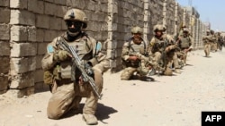 Komandosi Afganistanske nacionalne vojske zauzimaju položaj tokom vojne operacije u provinciji Helmand u oktobru 2016.