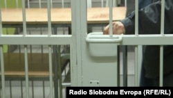 Izvještaj Komiteta Vijeća Evrope za sprečavanje mučenja i nečovječnog ili ponižavajućeg postupanja ili kažnjavanja (CPT) ukazao je na prisutnost seksualnog, fizičkog i psihičkog zlostavljanja zatvorenika i degradirajuće uslove, posebno u zatvorima u Sarajevu i Mostaru. 