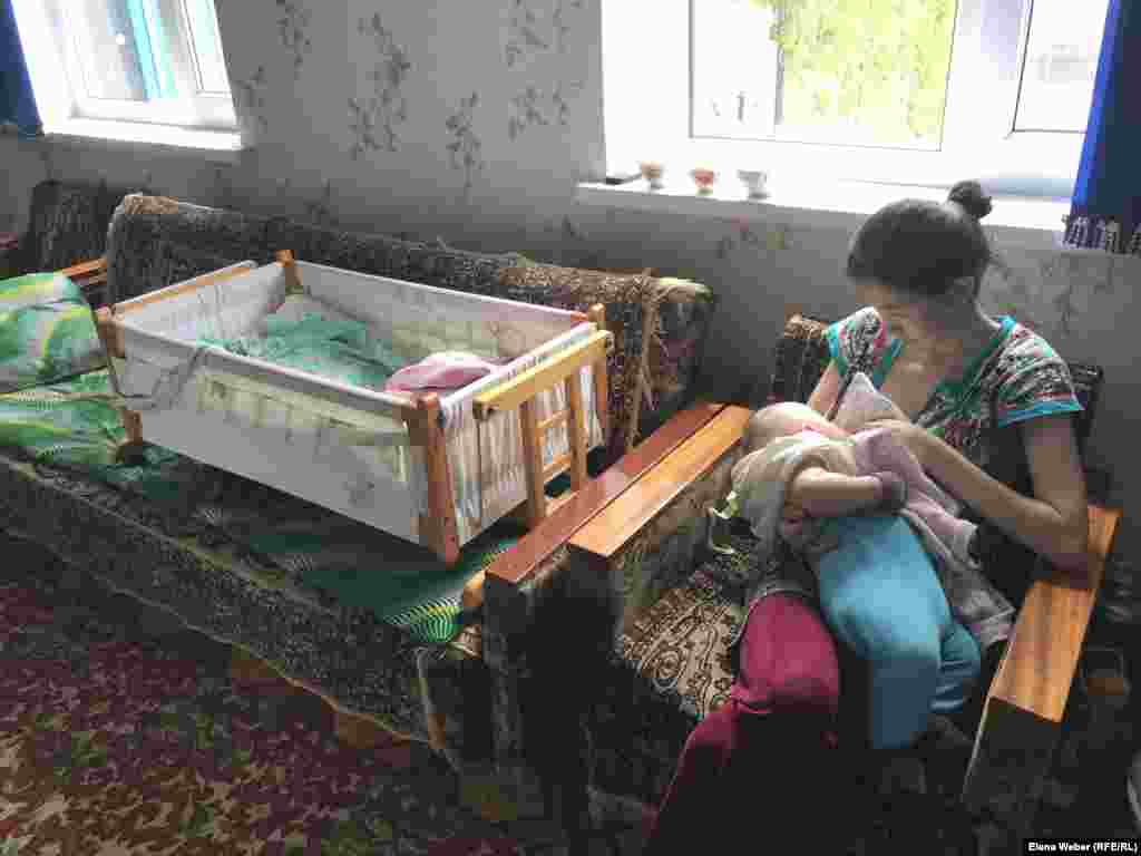 Многие жители поселка Старый Жайрем жалуются на недомогания: аллергию у детей и взрослых, головные боли, проблемы с сердцем и зубами. Об этом сельчане сообщили в своем обращении к акиму поселка и руководству горно-обогатительного предприятия. Они требовали переселить их или выплачивать пособие в связи с близостью рудника. В результате была создана комиссия для исследования воздействия промышленной деятельности, в том числе взрывных работ на окружающую среду и население. 