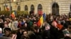 Schimbările politice bruște și incertitudinile privind viitorul au afectat societatea, iar unele proteste organizate în ultimele luni au degenerat în violențe verbale sau fizice. 