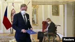 Петр Фиала и изолираният президент Милош Земан