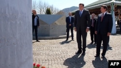 Milorad Dodik u Srebrenici sa gradonačelnikom Ćamilom Durakovićem, april 2015.