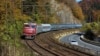 Una din trei curse ale trenurilor CFR Călători înregistrează întârzieri semnificative.