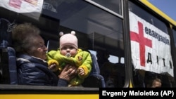 Ілюстраційне фото. Під час евакуації поблизу міста Лиману на Донеччині, 11 травня 2022 року