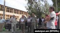 Armenia - Workers of a chemical plant in Vanadzor demand their back wages, 13Aug2016.
