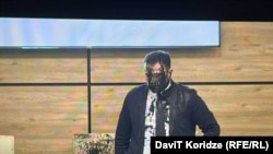 Глава ЦИК Грузии Георгий Каландаришвили, которого облили краской. Тбилиси, 16 ноября 2024 года
