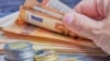 Iz Centralne banke Kosova za RSE navode da su krediti za opštu potrošnju u prvih par meseci ove godine povećani za 19 odsto, ali nisu želeli da komentarišu taj trend. 