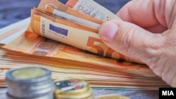 Obţinerea unui permis de conducere falsificat ajunge la 1.000 de euro