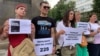 Една от акциите в подкрепа на Мартин Кочесоко. Призивът към полицията гласи: "Не разпространявайте наркотици сред гражданите".