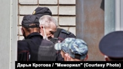 Юрий Дмитриев перед оглашением приговора в суде Петрозаводска 