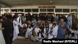 د بلوچستان اسمبلۍ کې د اپوزېشن ګوندونو غړي د صوبايي اسمبلۍ مخې ته د حکومت خلاف احتجاج کوي: ۲۰۲۱، ۱۹م جون