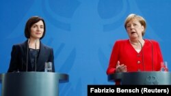 Moldovan Prime Minister Maia Sandu (left) and German Chancellor Angela Merkel attend a joint news conference at the Chancellery in Berlin on July 16.