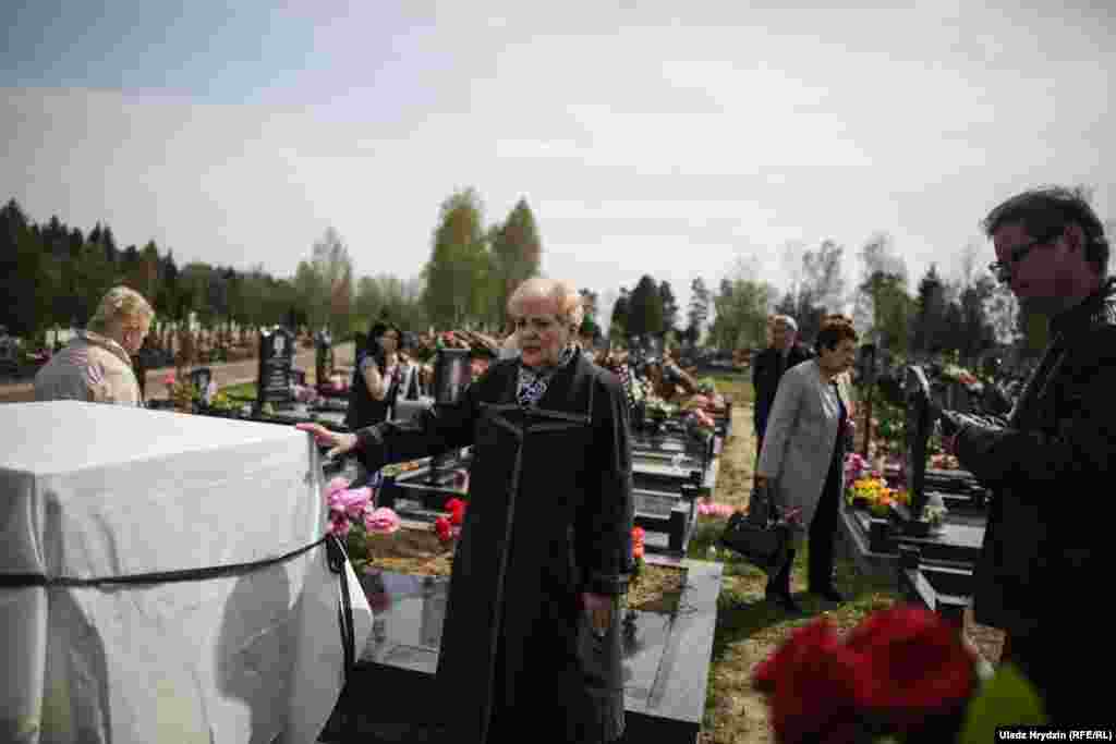Павал Шарамет быў вядомы перадусім як крытык беларускіх уладаў, але не баяўся крытыкаваць і расейскія, і ўкраінскія. Ды прэзыдэнт Украіны Пятро Парашэнка казаў, што лічыў Шарамета сябрам. На фота — маці Паўла Шарамета Людміла.