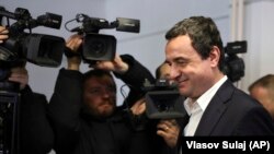 Kosovski premijer Aljbin Kurti dolazi na glasanje na parlamentarnim izborima 9. februara 2025.
