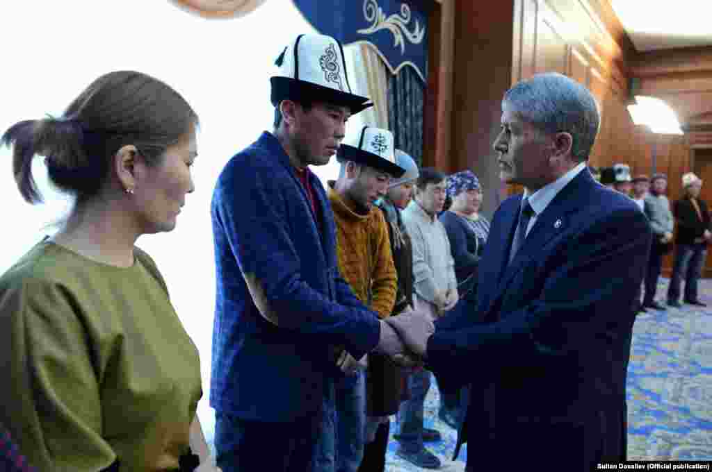 Президенттин жолугушуусу журналисттердин катышуусуз өттү.