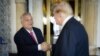 Novoizabrani predsjednik SAD-a Donald Trump prima premijera Mađarske Viktora Orbana u Mar-a-Lagu na Floridi 9. decembra 2024. godine.