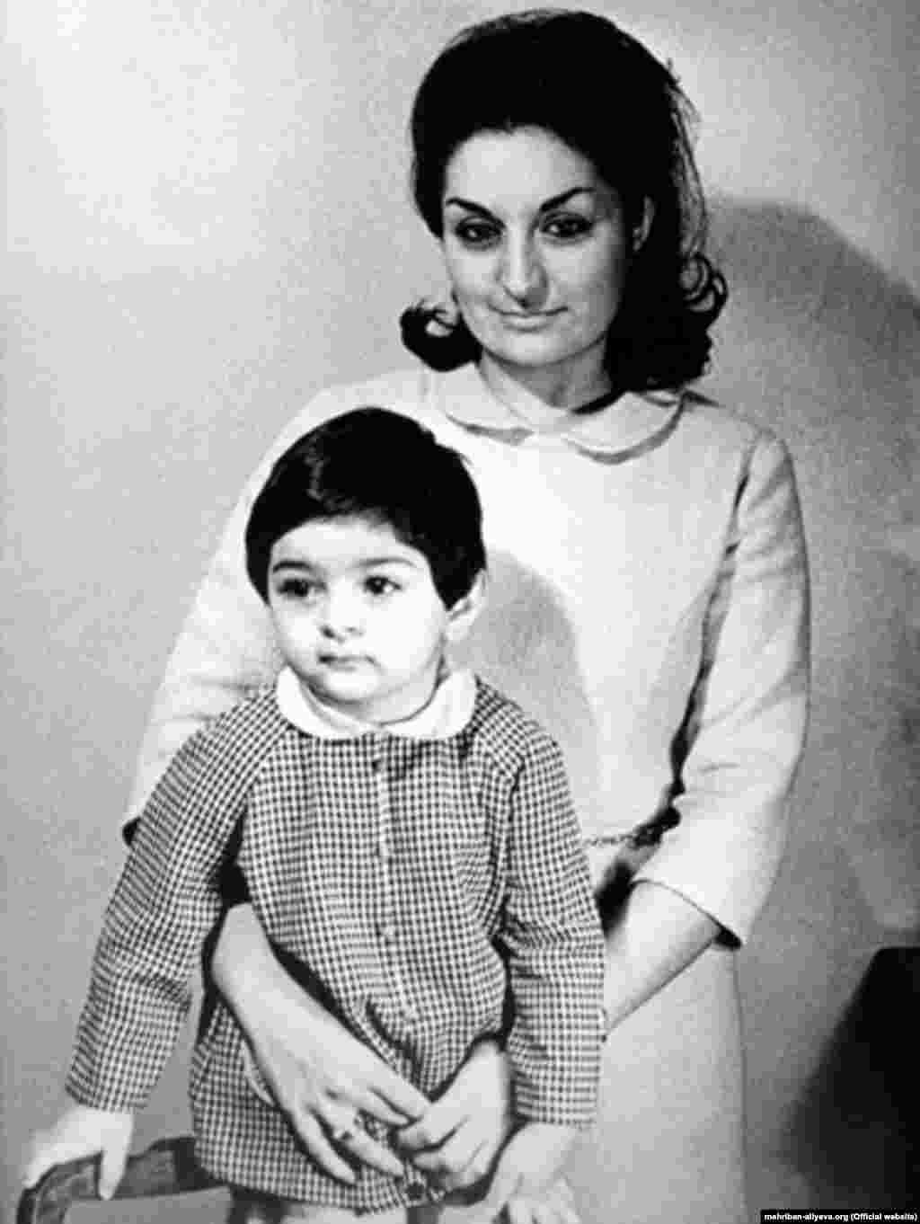 Mehriban Aliyeva with her mother, Aida Imanguliyeva, one of the first women in the Soviet Union to earn a doctoral degree in Oriental studies.