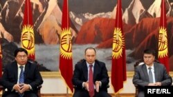 Өнүктүрүү, инвестициялар жана инновациялар боюнча борбордук агенттиктин жетекчиси Маским Бакиев (ортодо). 