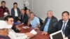 Делегация работников «Эмбамунайгаза» принесла корреспонденту радио Азаттык своё обращение. Атырау, 26 мая 2010 года.
