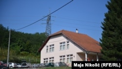 Sedmero učenika u Liplju kod Zvornika ne pohađaju nastavu jer im u matičnim knjigama nije upisan bosanski jezik. 