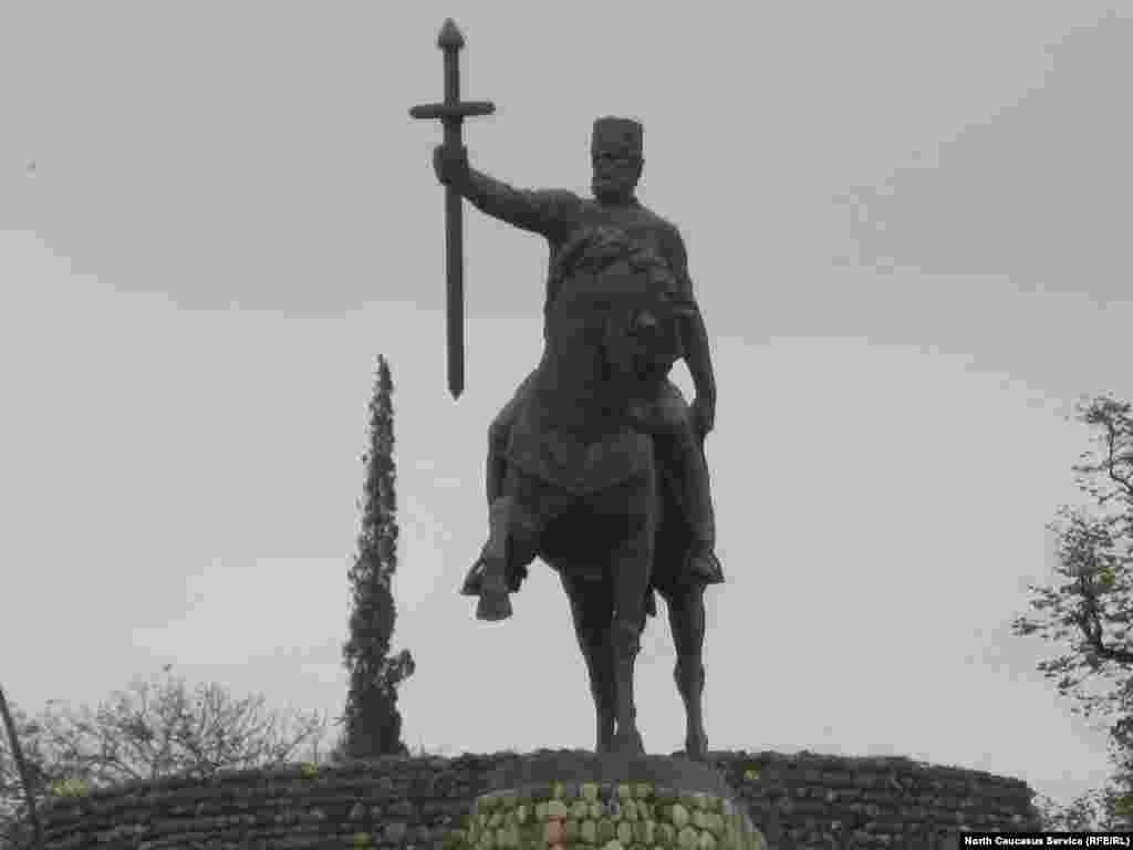 Телави. Гьиракълий КIиабилесе мемориал.