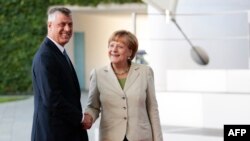 Hašim Tači (tadašnji premijer Kosova) i nemačka kancelarka Angela Merkel, Berlin, 2014.