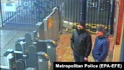 Петров и Боширов на кадре с камеры наблюдения в Солсбери