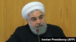 حسن روحانی در امر استقرار موقت و دائمی مردم زلزله‌زده خواستار پرهیز از موازی‌کاری شده است.