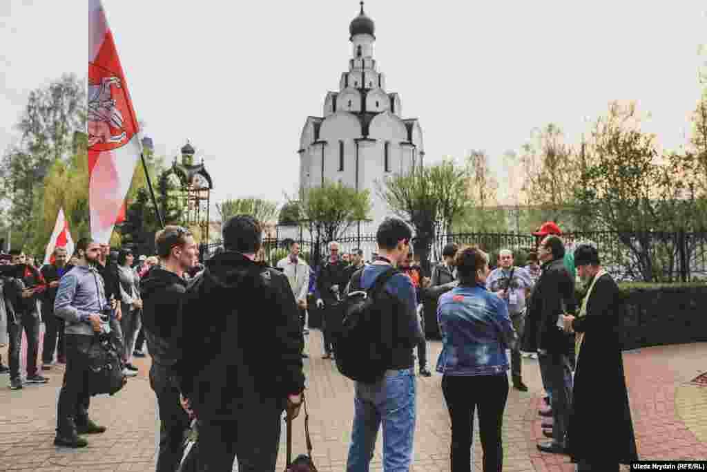 Шэсьце пачалося на пляцоўцы ля Акадэміі навук і скончылася ля капліцы Божай Маці «Сысканьне загінуўшых» у парку Дружбы народаў