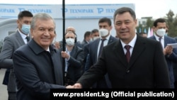 Президенттер Шавкат Мирзиёев жана Садыр Жапаров.