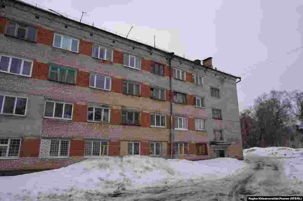Дом по Гоголя 45а, где в пятницу обрушилась часть несущей стены. 