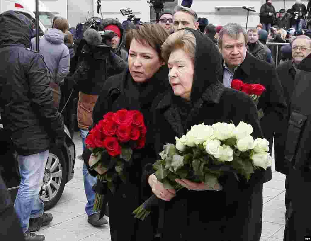 Supruga Boris Jeljcina Naina Jeljcin (D) i njena ćerka Tatjana Jumaševa (L)