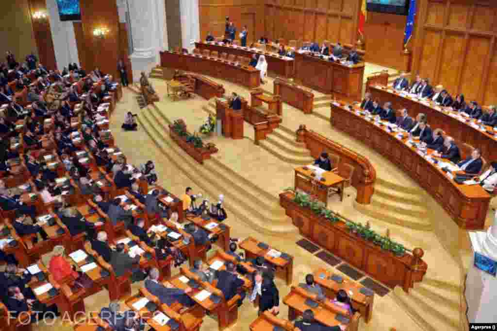 Cele mai mportante legi adoptate în legislatura 2008-2012: Legea educației naționale (Legea nr. 1/2011), Legea egalitatîții de șanse între femei și bărbați (Legea nr. 202/2010), Legea privind alocația pentru susținerea familiei (Legea nr. 277/2010) Legea dialogului social (Legea nr. 62/2011), Legea sistemului unitar de pensii publice (Legea nr. 263/2010).