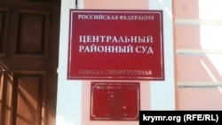 Адвокат Еміль Курбедінов повідомив у Фейсбуці, що Темерьянова привезли до підконтрольного Росії Центральний районний суд Сімферополя