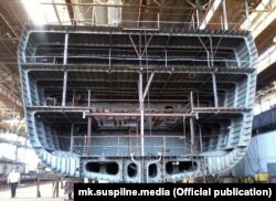 В Міноборони стверджують, що на сьогодні виготовлені блоки 1-7 основного корпусу корабля та блок 8 надбудови. Фото Суспільне Миколаїв, червень 2021 року