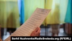 «На це погодитись не можна, враховуючи те, що в нас є обмеження конституційне щодо виборів в Верховну Раду і обмеження на законодавчому рівні» – сказав Сергій Демченко.