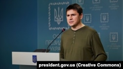 «Якщо на початку війни Росія ще намагалася замаскувати справжні цілі війни різними відмовками, то зараз Кремль відверто каже лише про одну мету – знищення України як держави та масове вбивство українців як нації», – Михайло Подоляк