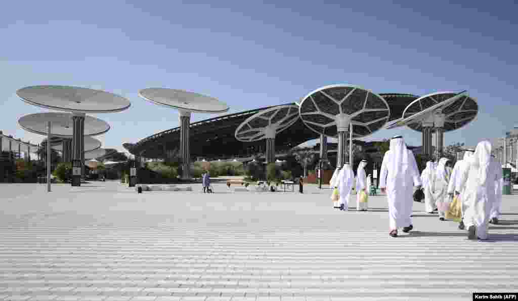 Pavilionul Sustenabilității de la Dubai Expo 2020. Expoziția universală reprezintă un eveniment major pentru&nbsp;emirat, care a cheltuit 8,2 miliarde de dolari pentru această locație, în speranța de a-și spori puterea și reseta economia. &nbsp; &nbsp; 