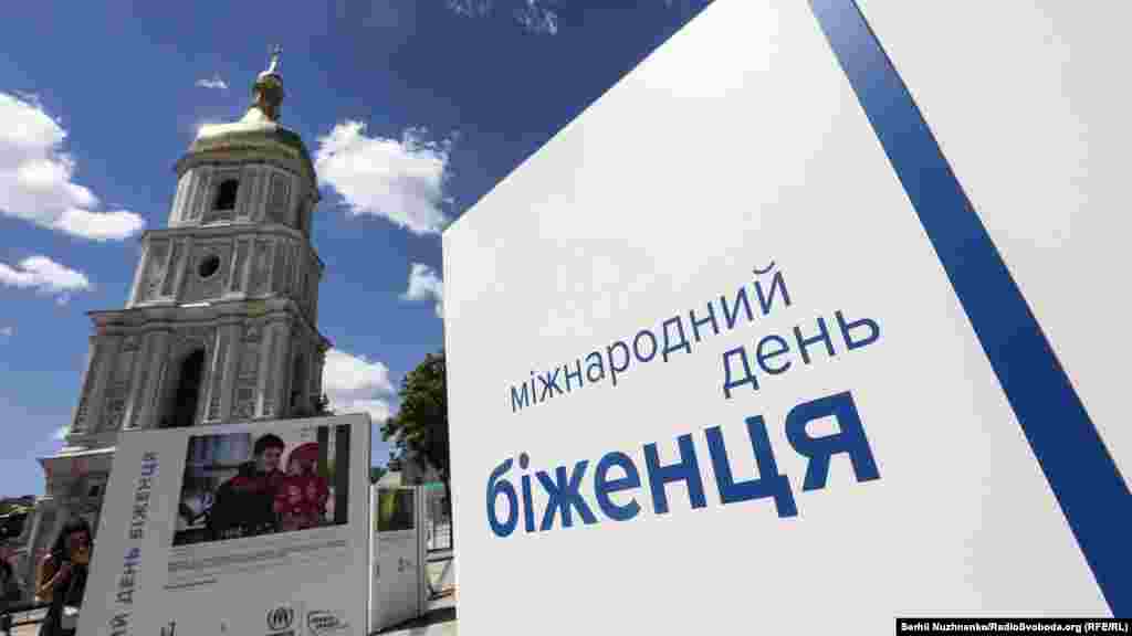 За почти три года российско-украинского конфликта на Донбассе и аннексии Крыма в Украине появилась новая социальная прослойка населения – внутренне перемещенные лица (ВПЛ), простыми словами – переселенцы.