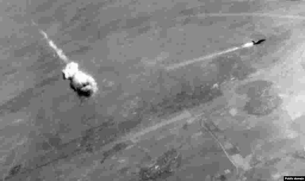 В США разработка стелс-технологий началась в 1970-е годы, после того как исследование выявило, что большинство американских самолетов во время вьетнамской войны было сбито самолетами, которых не видели пилоты. 