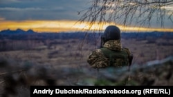Український військовослужбовець на Донбасі, 13 грудня 2017 року