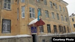 Здание больницы скорой медицинской помощи Усть-Каменогорска. 17 января 2013 года.