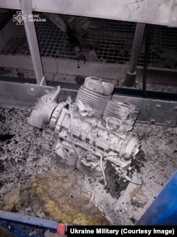 Armata ucraineană a difuzat o fotografie cu motorul dronei care a lovit acoperișul de protecție al reactorului 4 de la Cernobîl, 14 februarie 2024.