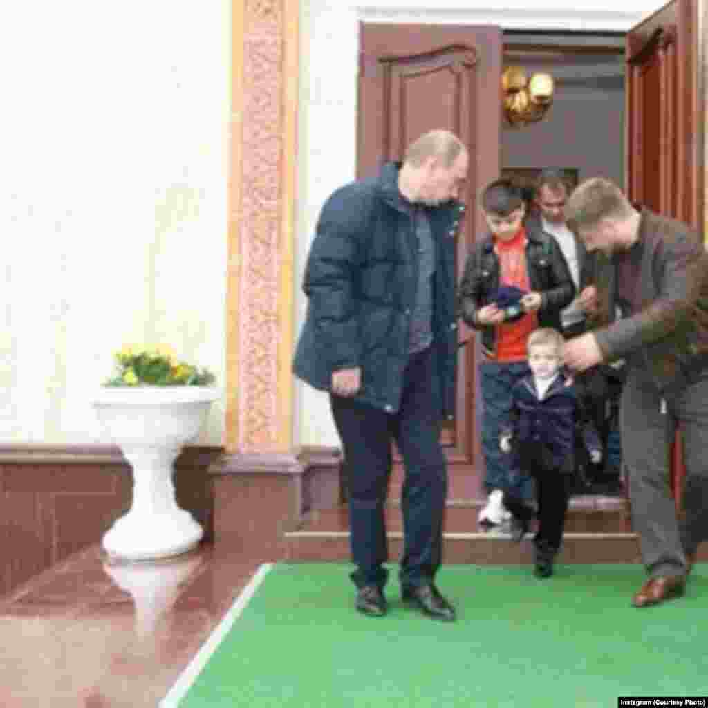 Россиялъул президент Владимир Путин Рамзан Къадировасул рокъов, Хоси-Юрт 