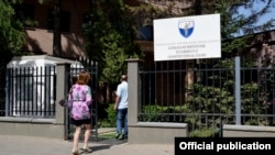 Ustavni sud Kosova čini devet sudija koji treba da budu istaknuti pravnici najvišeg moralnog karaktera: Zgrada Ustavnog suda Kosova