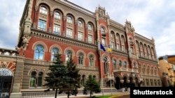Власники депозитів в «Ощадбанку» терміном понад 12 місяців після набуття чинності законом отримають право на дострокове їх отримання