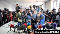 Osećamo da sistem jednostavno ne želi da nas zaštiti: Stevan Dojčinović, urednik portala KRIK (na slici: predstavnici sedme sile, Beograd)