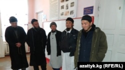 Көл кылаасындагы инкарчылар.
