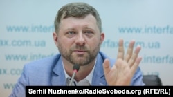 Перелік представив керівник виборчого штабу партії «Слуга народу» Олександр Корнієнко, він же в ньому – під сьомим номером